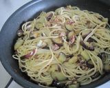 A picture of step 5 of Eggplant and Ground Meat Butter-Ponzu Flavored Pasta.