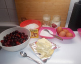 Cseresznyés kocka mandulamorzsával recept fázis 1 fotója
