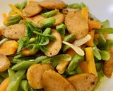 Foto langkah ke 4 dari resep Tumis buncis wortel sosis.