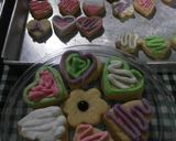 Foto langkah ke 10 dari resep Cookies icing gula warna.