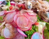 Hình bước làm 3 của món Salad Trai Đen Kiểu Địa Trung Hải