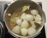 Foto del paso 2 de la receta: Garbanzos con níscalos y panceta
