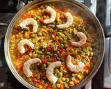 Foto del paso 4 de la receta: Arroz con surtido de mariscos en conserva tipo paella 🥘