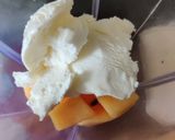 A picture of step 2 of Muskmelon ice cream shake.