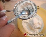 Φωτογραφία βήματος 4 της συνταγής Αλμυρά muffins με κρεμμύδια, μπέικον και τυριά