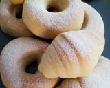Foto del passaggio 8 della ricetta Ciambelle morbidissime al forno
