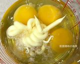 A picture of step 3 of Mayonnaise Scallion Omelet.