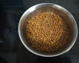 A picture of step 1 of Kadala Curry.