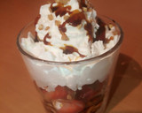 Foto del paso 2 de la receta: Postre sencillo de fresas con nata