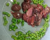 รูปขั้นตอนการทำที่ 2 ของ กะเพราตับไก่ คลีน