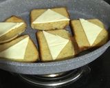 A picture of step 3 of Chilli Cheese Toast.