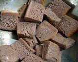 A picture of step 2 of White Bread Soaked in Chocolate Snack.