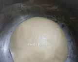 Foto langkah ke 3 dari resep Strawberry Cream Cheese Crumble Bread.