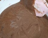 Foto langkah ke 9 dari resep Mini Dark Choco Chiffon Cake.