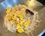 Foto langkah ke 4 dari resep Misoa Goreng.