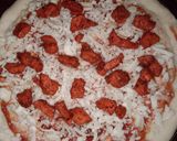 A picture of step 6 of Chickn tikka pizza.