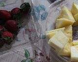 Foto langkah ke 1 dari resep Jus buah naga, nanas, strawberry.