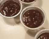 Foto del passaggio 6 della ricetta Tortino di cioccolato extra fondente ai lamponi