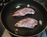 A picture of step 2 of Grilled Medium Fatty Tuna with Black Pepper.