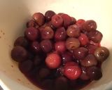 Une image de l'étape 2 de Compote de cerises et kiwis.