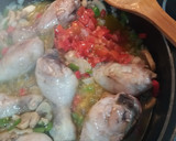 Foto del paso 2 de la receta: Muslos de pollo con salsa 🍗