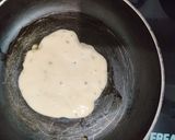 A picture of step 3 of Egg pancake.