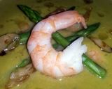A picture of step 9 of Sig's Garlic and Asparagus Soup with Chilli Prawn garnish.
