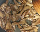 A picture of step 6 of Tsukimi Udon.