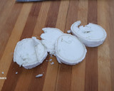 Foto del paso 3 de la receta: Cestitas integrales de huevo con cebolla, calabacín y rulo de cabra