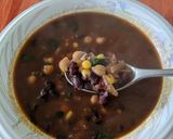 Foto del paso 3 de la receta: Sopa de garbanzos, frijoles, maíz y chipotle