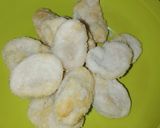 Foto langkah ke 2 dari resep Getas Tepung (Ketan dan Beras) dibaluri gula putih.
