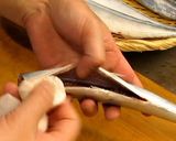 A picture of step 3 of How to Break Down Pacific Saury for Fresh Sashimi at Home.