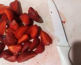 Foto langkah ke 1 dari resep Selai Strawberry Homemade 2 Bahan.