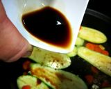Foto del paso 7 de la receta Mini calabacines en salsa oriental con guarnición de arroz
