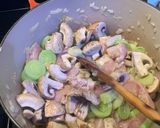 A picture of step 2 of Chicken, leek and mushroom pie.