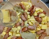 Foto del paso 6 de la receta Salchichas al vino con patatas