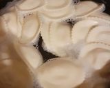 Foto del paso 1 de la receta: Sorrentinos con salsa de jamón a la crema súper rápido!