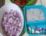 Foto langkah ke 1 dari resep Goreng bawang teri pedas.