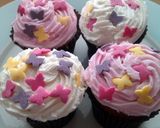 A picture of step 1 of Vickys Mothers Day Cake & Cookie Decorating Ideas.