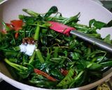 Foto langkah ke 3 dari resep Tumis Kangkung ala Resto.