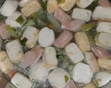 Foto langkah ke 4 dari resep Sayur sup sosis pentol.