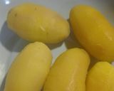 A picture of step 1 of Potato chicken ball.
