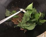 รูปขั้นตอนการทำที่ 3 ของ หมูผัดขิงแจ่วบองใบยี่หร่า