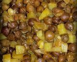 A picture of step 2 of Masalay wale Kalay chanay.