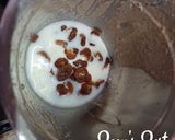 A picture of step 1 of Munakka Lassi.