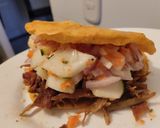 Foto del paso 14 de la receta: Arepa🥯rellena de pollo🫕y salchichón teriyaky con ensalada fresca🥙🧆🌯