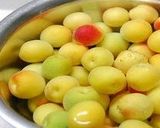 A picture of step 2 of Refreshing and Jelly-Like Ume Plum Jam.