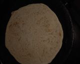 A picture of step 3 of Mooli paratha.