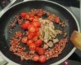 A picture of step 4 of Spaghetti with Smocked Ham, tomatoes and meat.