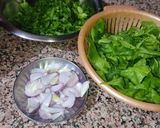 पालक प्याज़ के क्रिस्पी पकौड़े (palak pyaz ki crispy pakode recipe in Hindi) रेसिपी चरण 1 फोटो